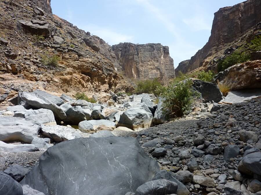 Offroad durch das Wadi Bani Awf auf unserem Oman Roadtrip 