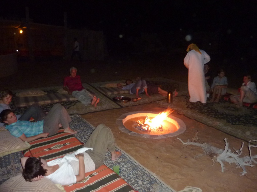 Am Lagerfeuer im Nomadic Desert Camp im Oman