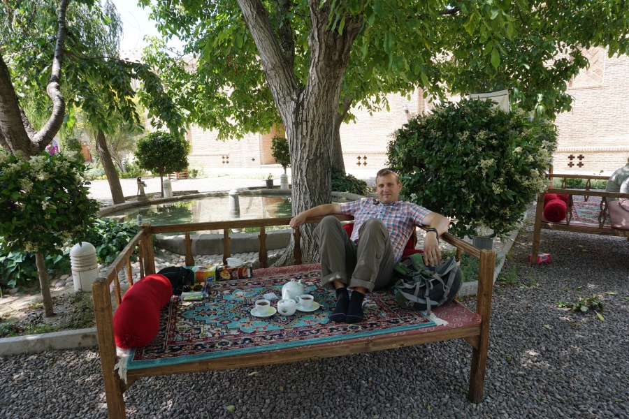 Pause in einem schattigen Teehaus in Qazvin