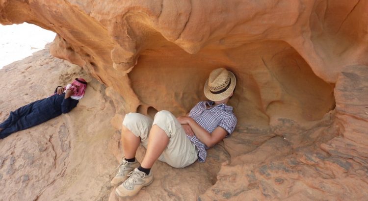 Pause beim Kameltrekking im Wadi Rum.