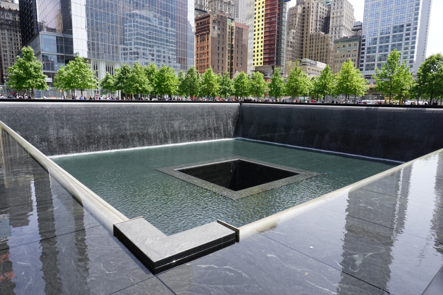 9/11 Memorial am One World Trade Center auf den Fundamenten der eingestuerzten Twin Towers
