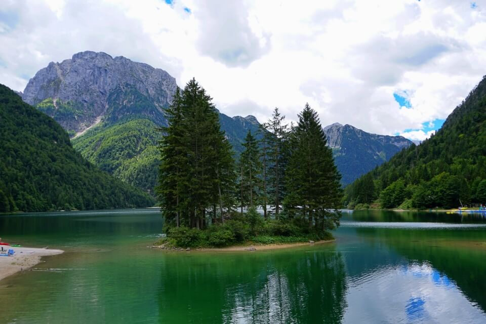 Der Lago del Predil in Italien nahe Slowenien