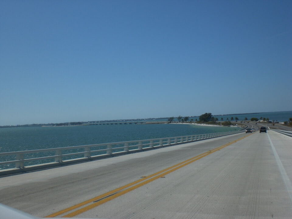 Die Seven Mile Bridge ist die laengste Bruecke des Overseas Highway der die Florida Keys von Key Largo bis Key West verbindet