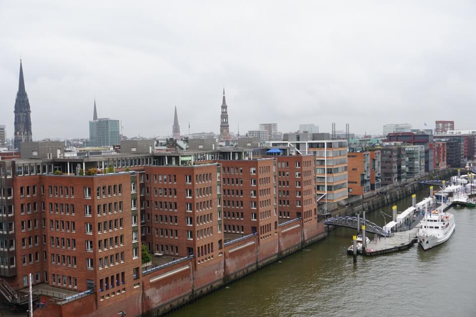 Ausblick Richtung Speicherstadt von der Aussichtsplattform der Elbphilharmonie
