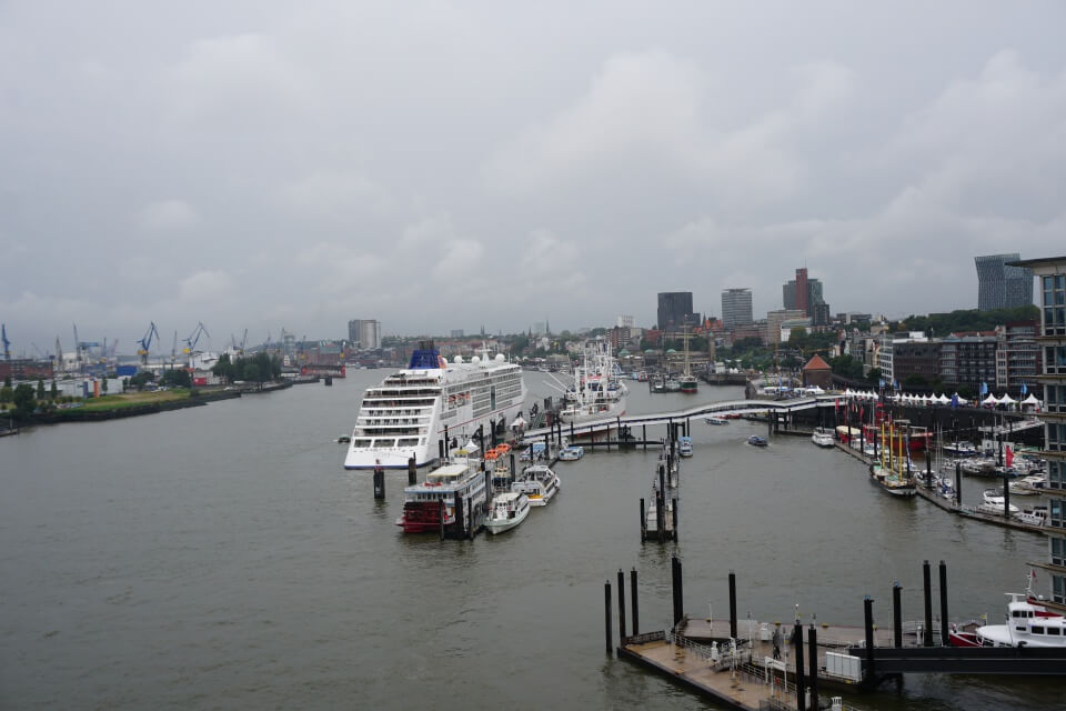 Ausblick von der Aussichtsplattform der Plaza der Elbphilharmonie