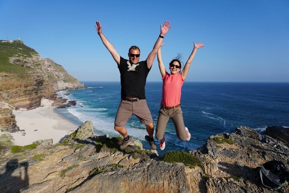 Lisa und Marco vom Reiseblog Road Traveller am Kap der Guten Hoffnung in Suedafrika