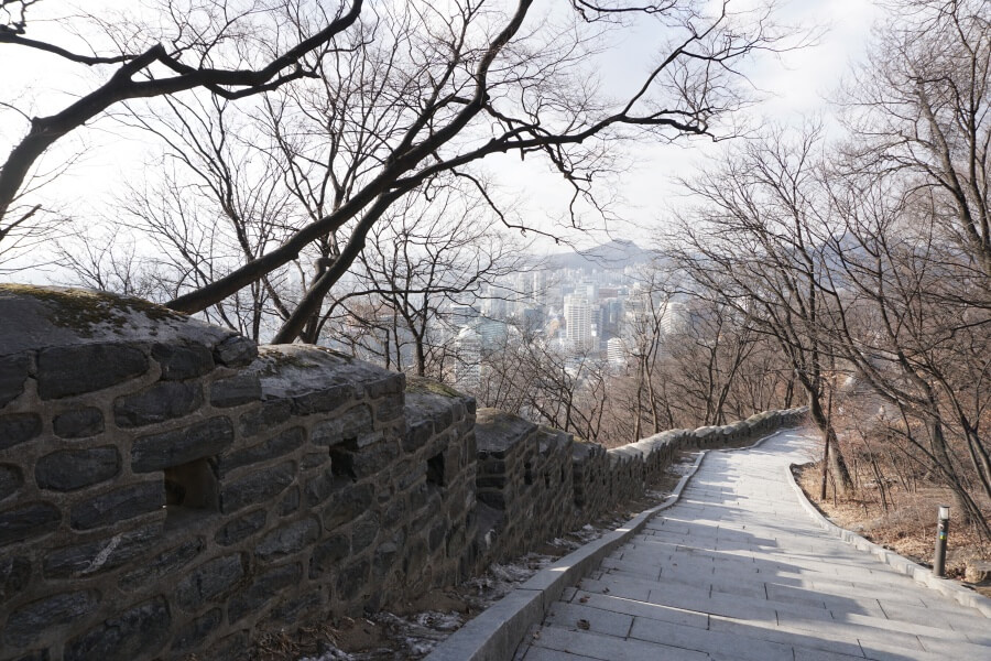 Fußweg vom Namsan Seoul Tower