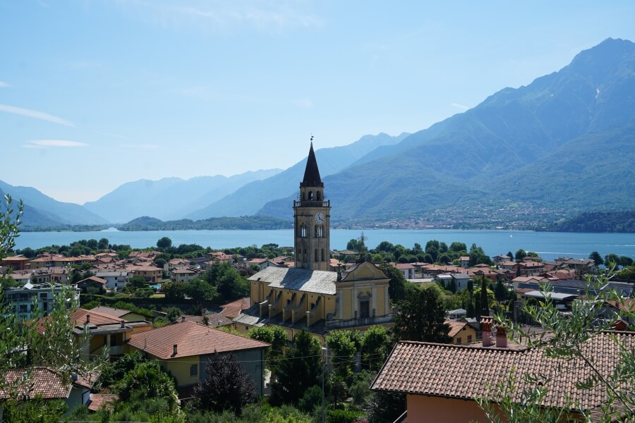 Domaso ist ein Ferienort am noerdlichen Lago di Como