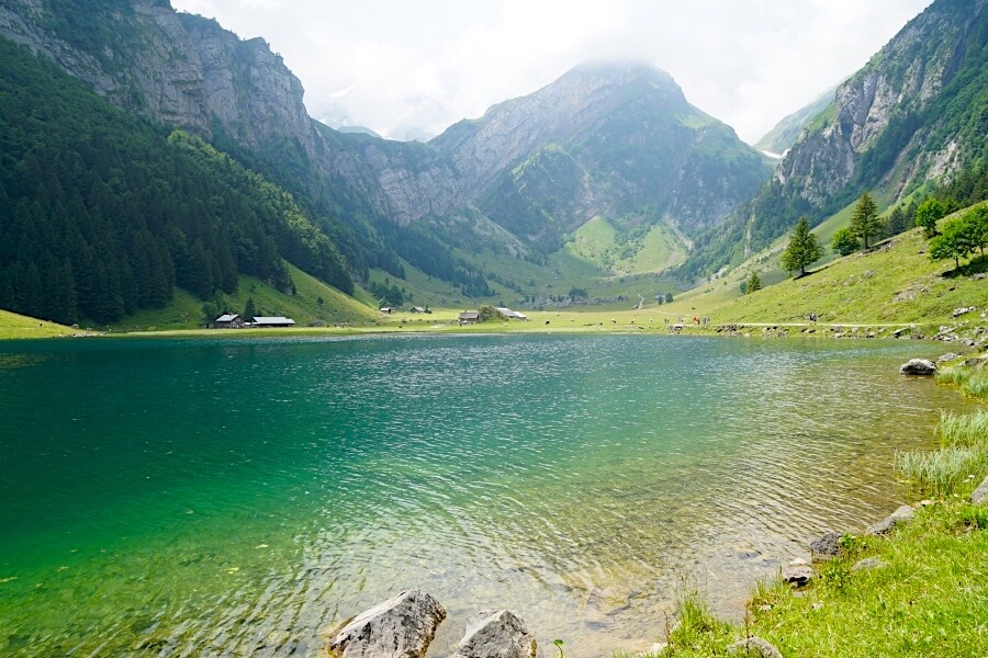 Wanderung zum Seealpsee bei Appenzell in der Schweiz