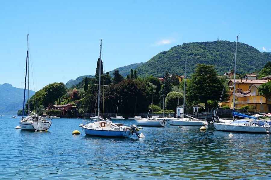 Den Lago di Como erkundet man am besten per Ausflugsboot