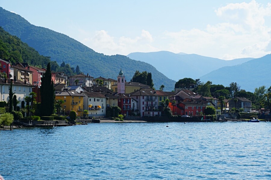 Schifffahrt auf dem Lago Maggiore in der Schweiz