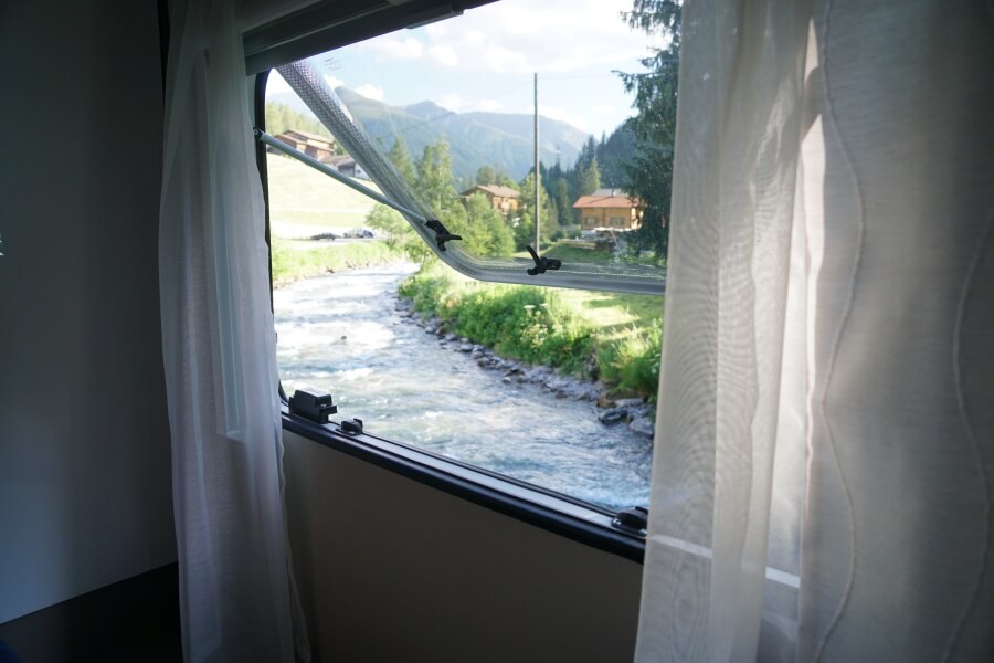 Ausblick auf dem Campingplatz Rinerlodge in der Schweiz