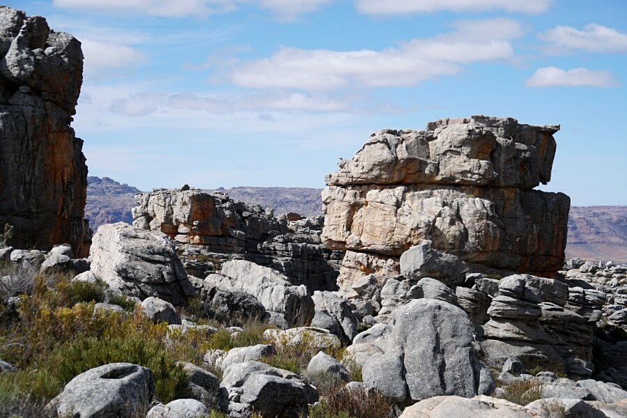 Steinformationen in den Cederberg Mountains in Suedafrika