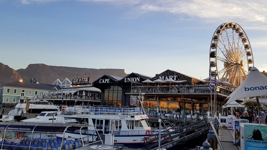 Die V&A Waterfront ist eine lohnenswerte Sehenswuerdigkeit in Kapstadt Suedafrika