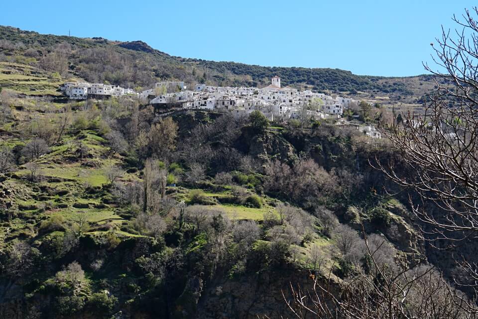 Blick auf Capileira in der Gebirgsregion Alpujarras 