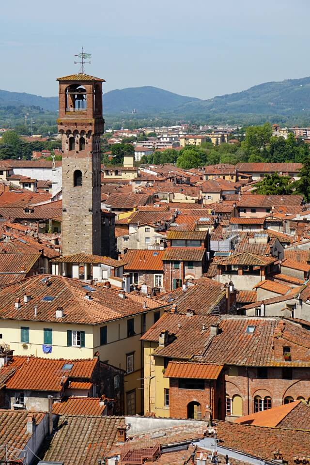 Luccas Uhrenturm vom Torre Guinigi aus gesehen