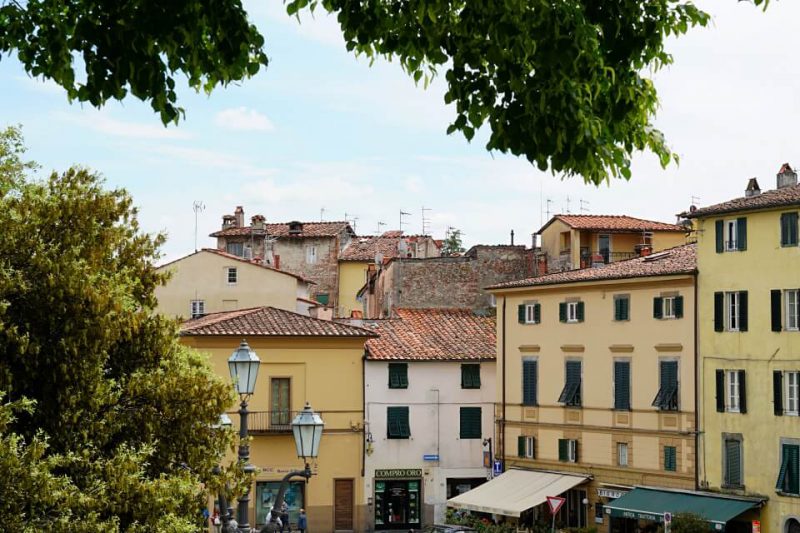 Ausblicke von der Stadtmauer auf Lucca