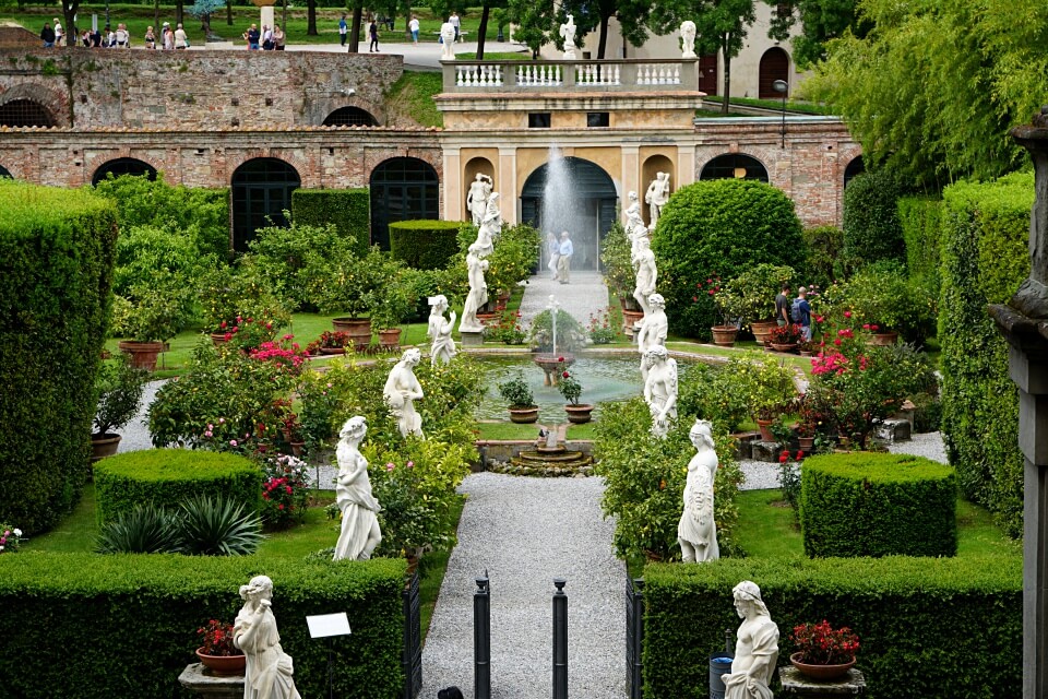 Prachtvoller Garten des Palazzo Pfanner in Lucca