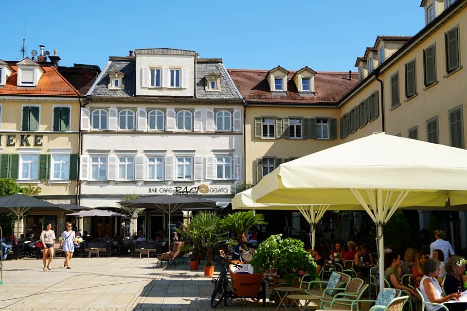 Marktplatz mit Arkaden in Ludwigsburg