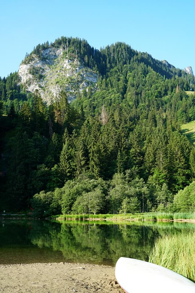 Der Schwarzsee im Kanton Freiburg in der Schweiz