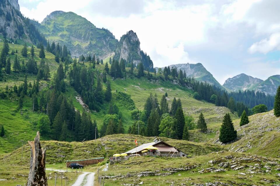 Breccaschlund Wanderung mit Einkehr in der Alp Marbach Brecca