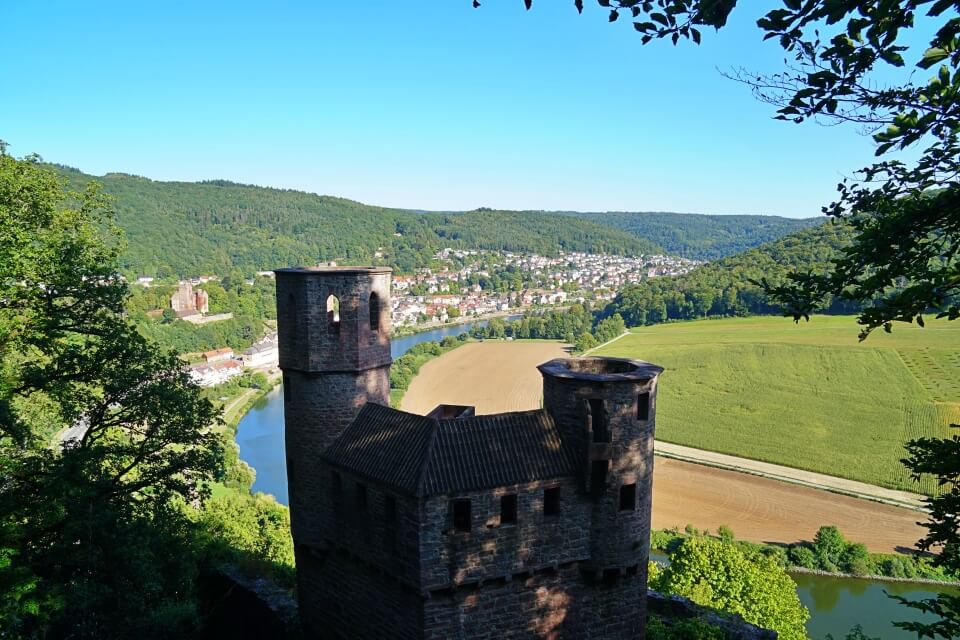 Burg Schadeck wird auch Schwalbennest genannt