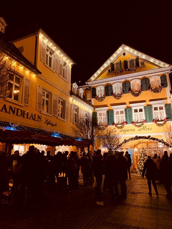 Weihnachtsmarkt auf dem barocken Marktplatz Ludwigsburg