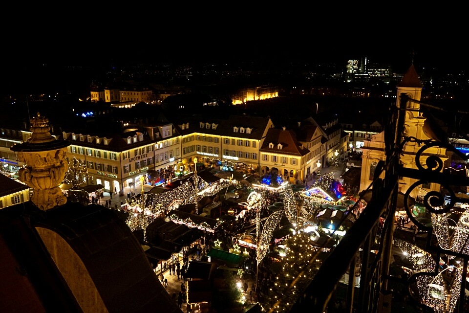 Blick von oben auf den Ludwigsburger Barock Weihnachtsmarkt
