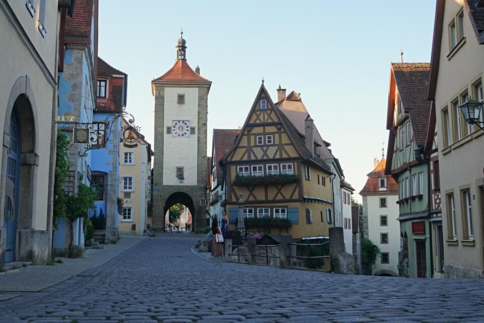 Das Ploenlein ist das beliebteste Fotomotiv und die bekannteste Sehenswuerdigkeit in Rothenburg