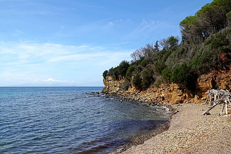 Die Bucht Cala Martina an der Kueste der Maremma 