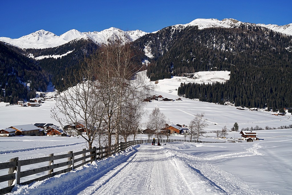 Spaziergang im Winter durch Sankt Magdalena im Gsieser Tal