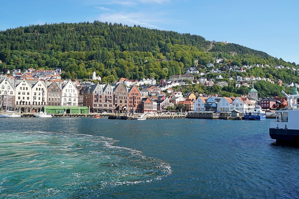 Blick auf das historische Hanseviertel Bryggen in Bergen Norwegen