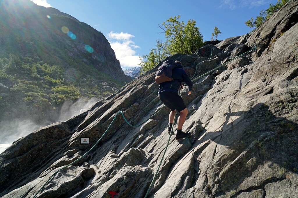 Tolle Wanderung zum Buarbreen Gletscher in Fjordnorwegen