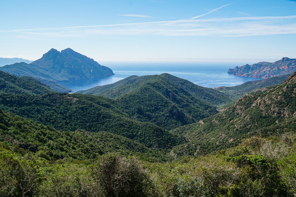 Mit dem Wohnmobil am Col de Palmarella mit Ausblick auf die Westkueste Korsikas